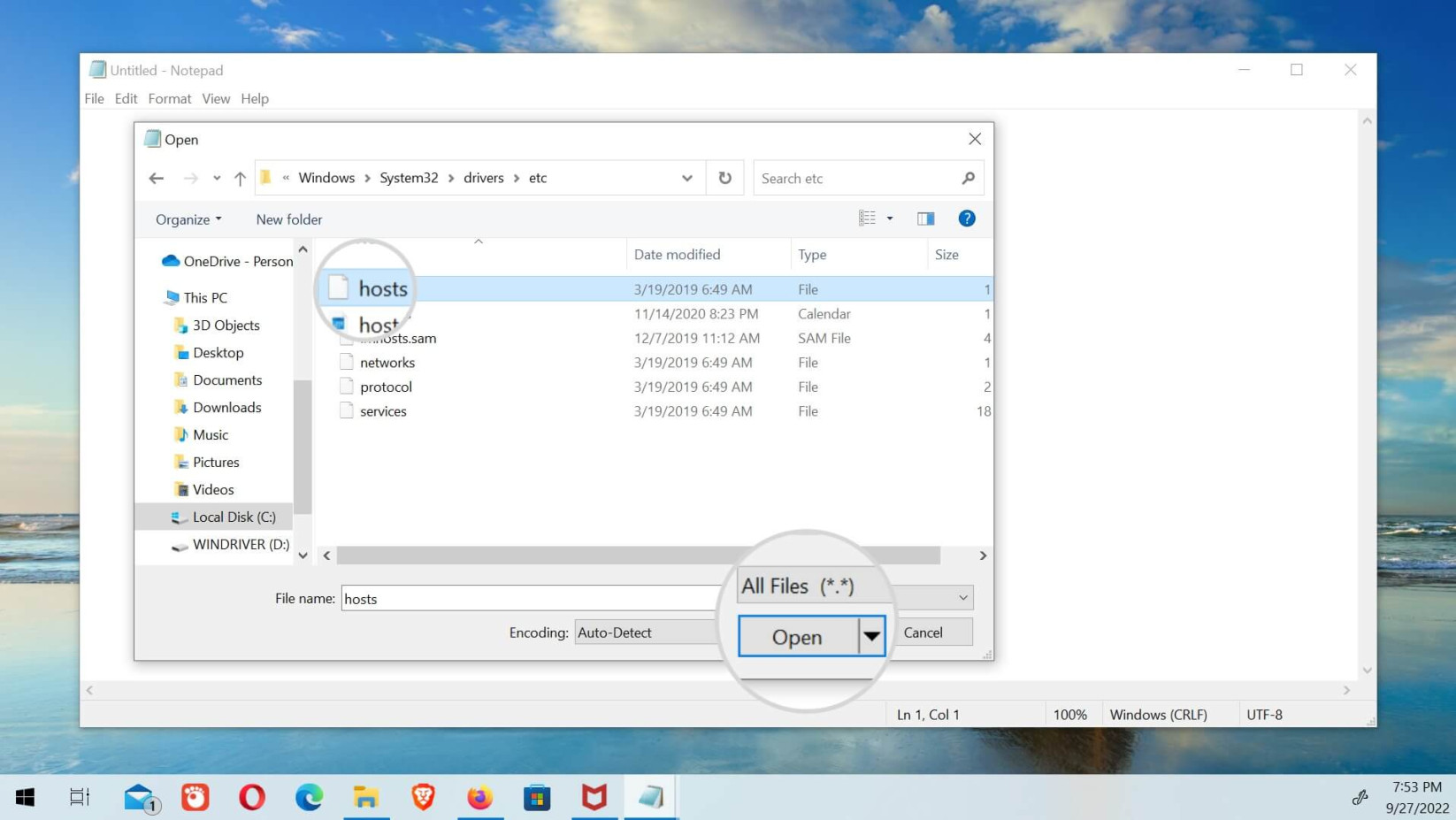 Une capture d'écran du Bloc-notes Windows et le chemin pour ouvrir le fichier hosts de l'appareil.