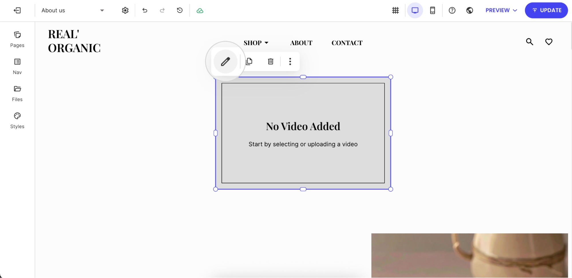 Video component settings panel with controls for autoplay, loop, mute, video controls, and fullscreen options