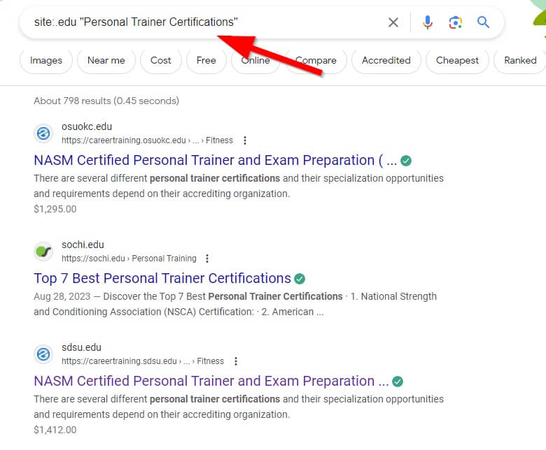 Page de résultats de recherche Google pour les articles liés aux universités et au contenu éducatif.